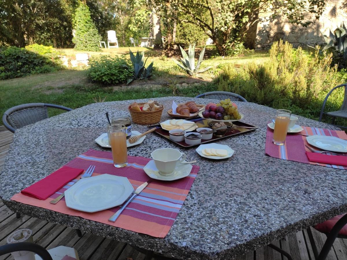 Le Logis Du Pradet Bed & Breakfast Moncrabeau Екстериор снимка