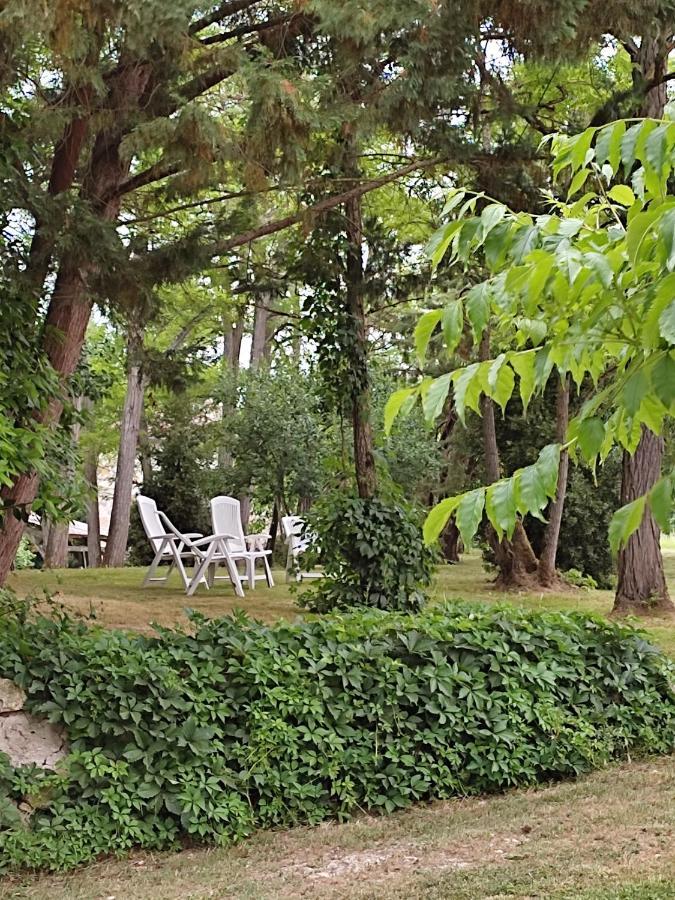 Le Logis Du Pradet Bed & Breakfast Moncrabeau Екстериор снимка